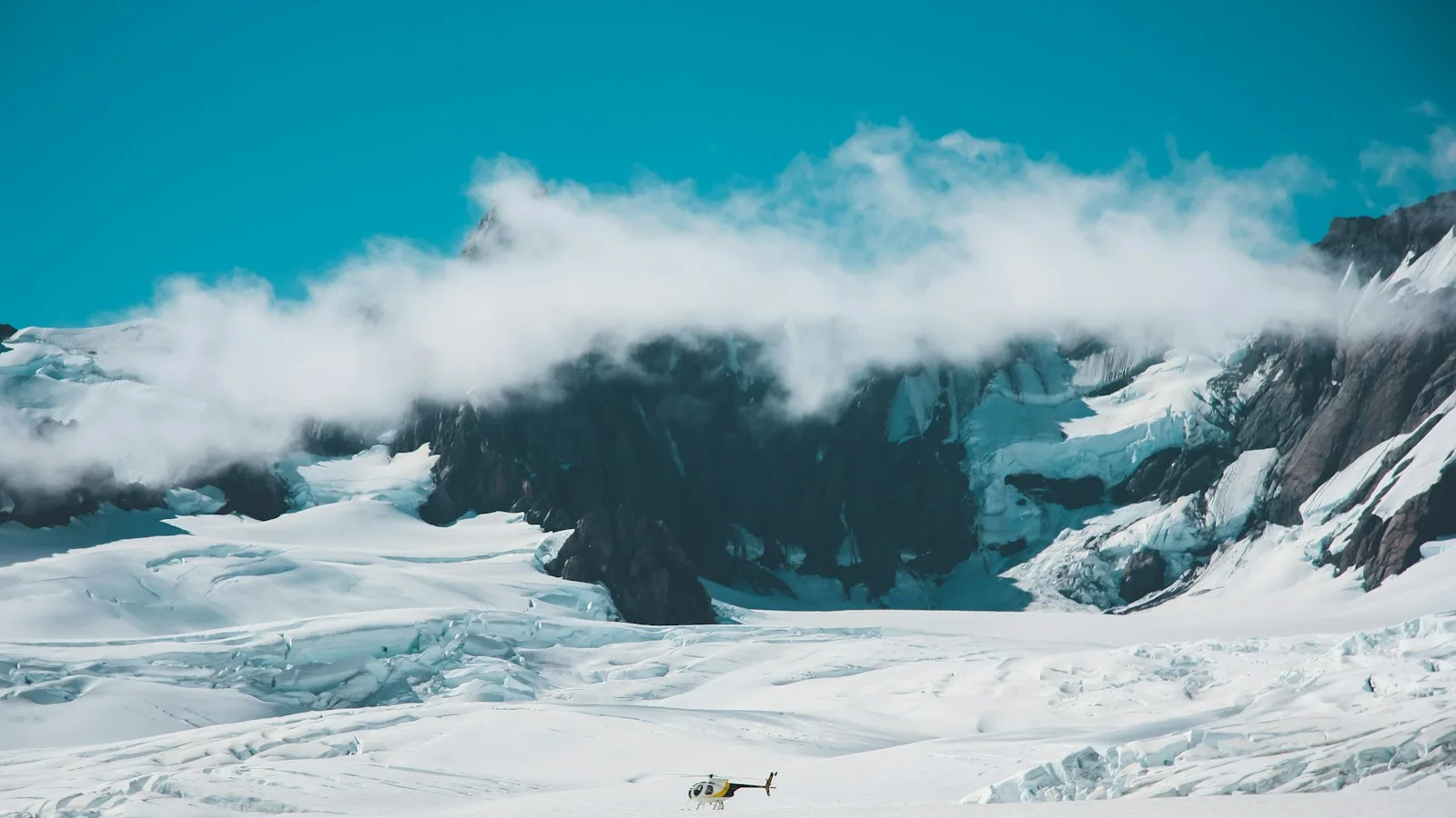 Le glacier Franz Josef descendant vers la forêt tempérée de la côte ouest, Nouvelle-Zélande